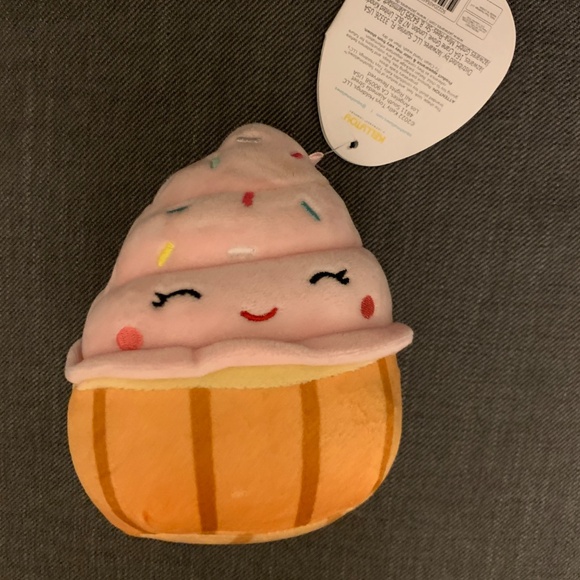 🧁 Squishmallows Diedre the Cupcake – 6” Plush – New with Tags 🧁 - Picture 8 of 11